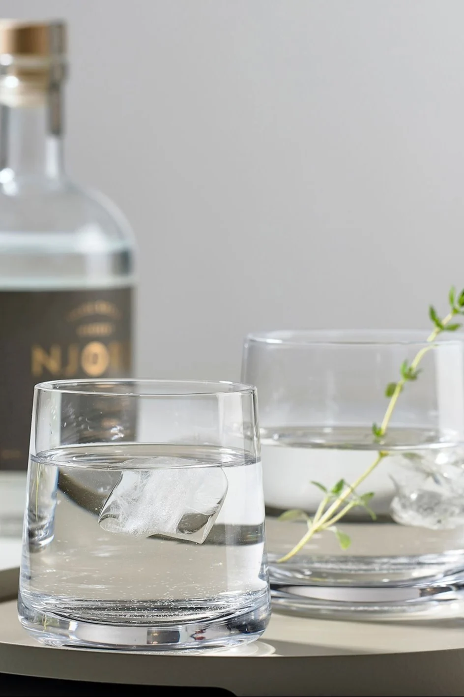 Perfekt als Geschenk zum Vatertag: die Rocks wideball Gläser von Zone Denmark.