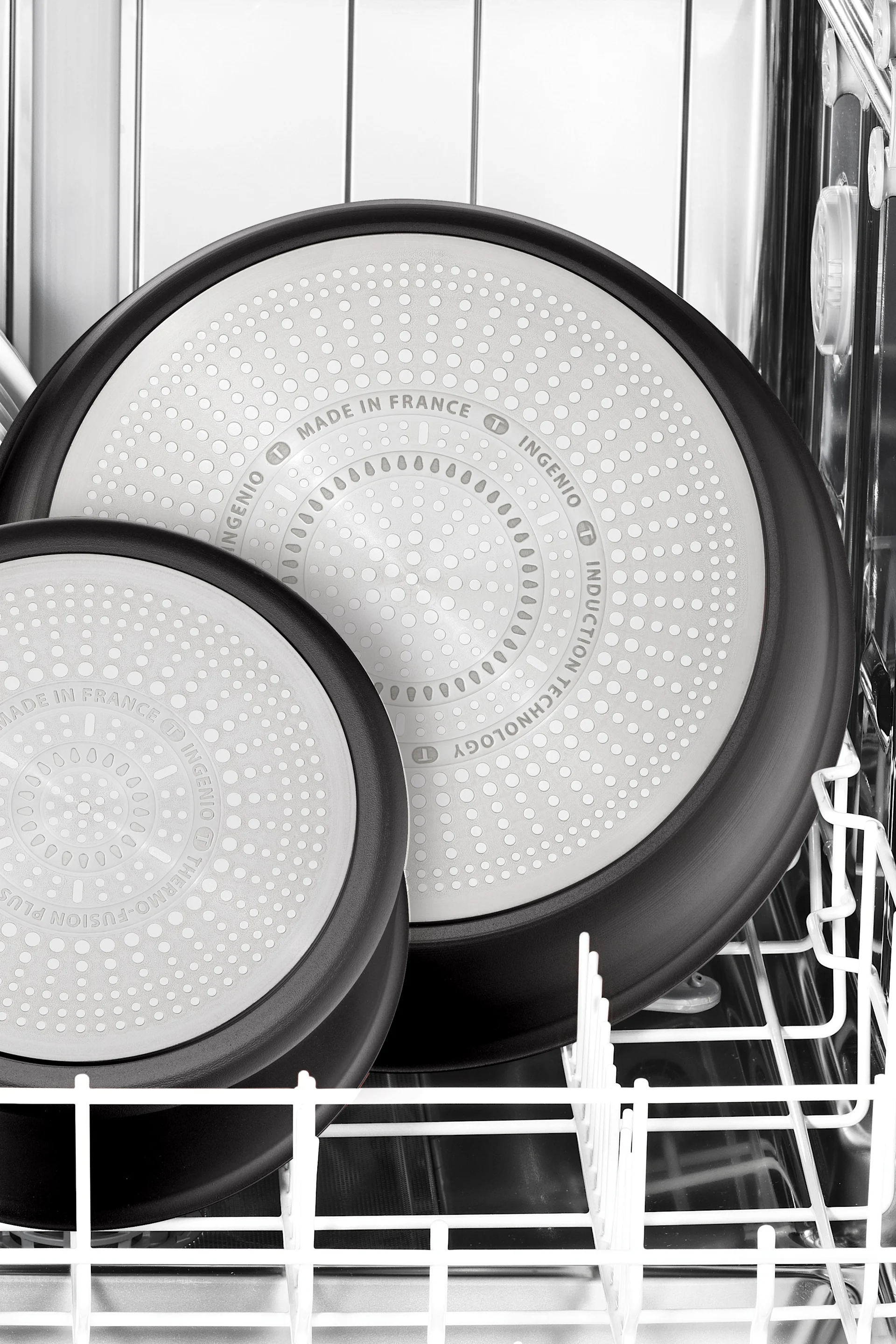 Das Ingenio Unlimited-Bratpfannen- und Topfset von Tefal steht im Geschirrspüler.