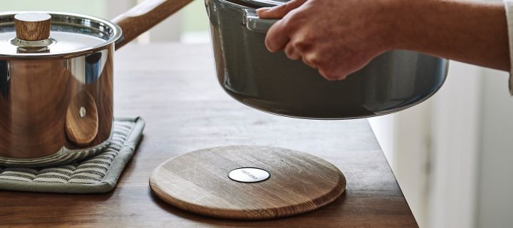 Der magnetische Untersetzer Nordic Kitchen von Eva Solo ist ein praktisches Utensil für die Küche und wird Ihren Alltag im Handumdrehen vereinfachen.