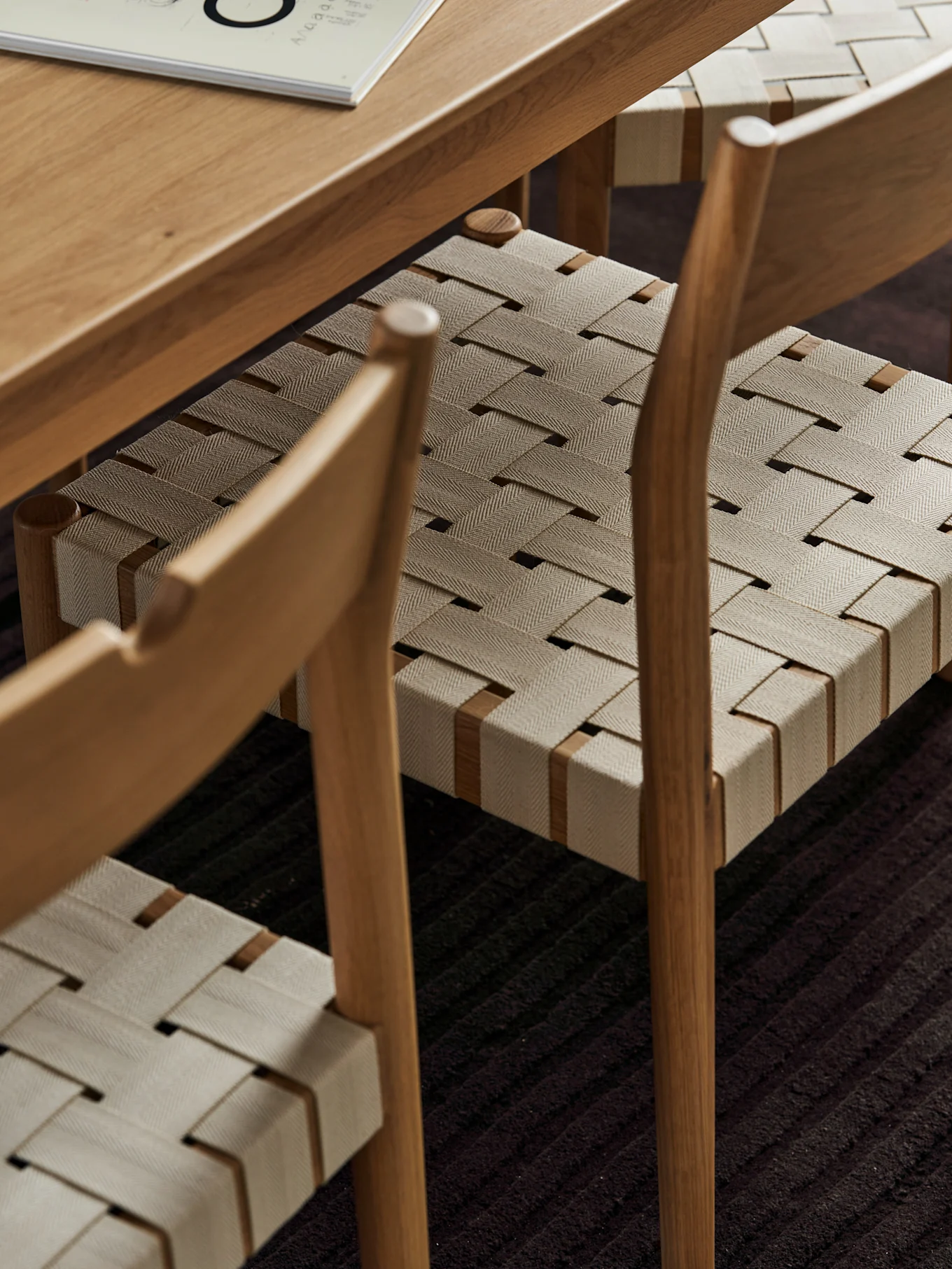 Skandinavische Möbel →