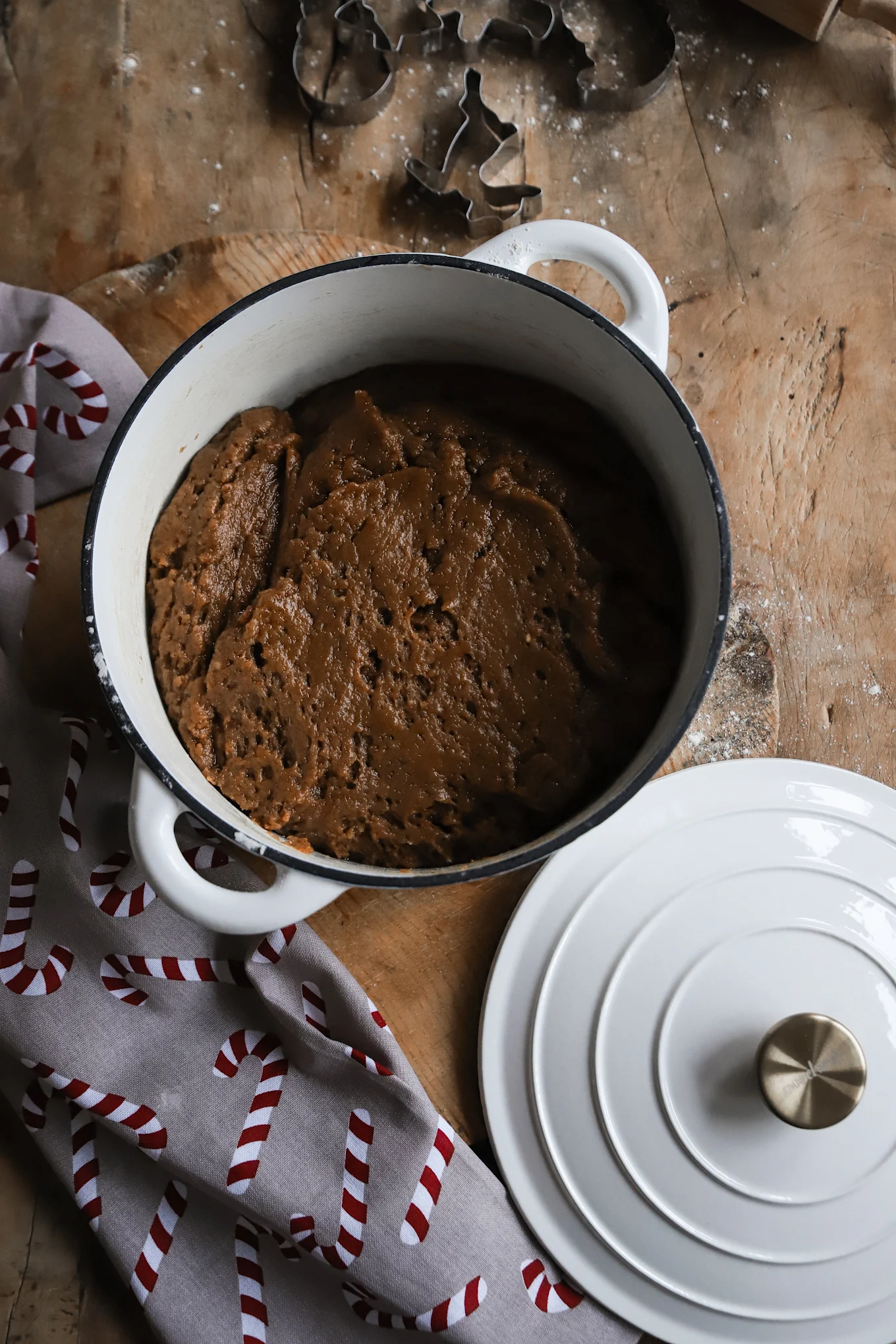 Lebkuchenteig in einem Gusseisen-Topf von Nordvik.