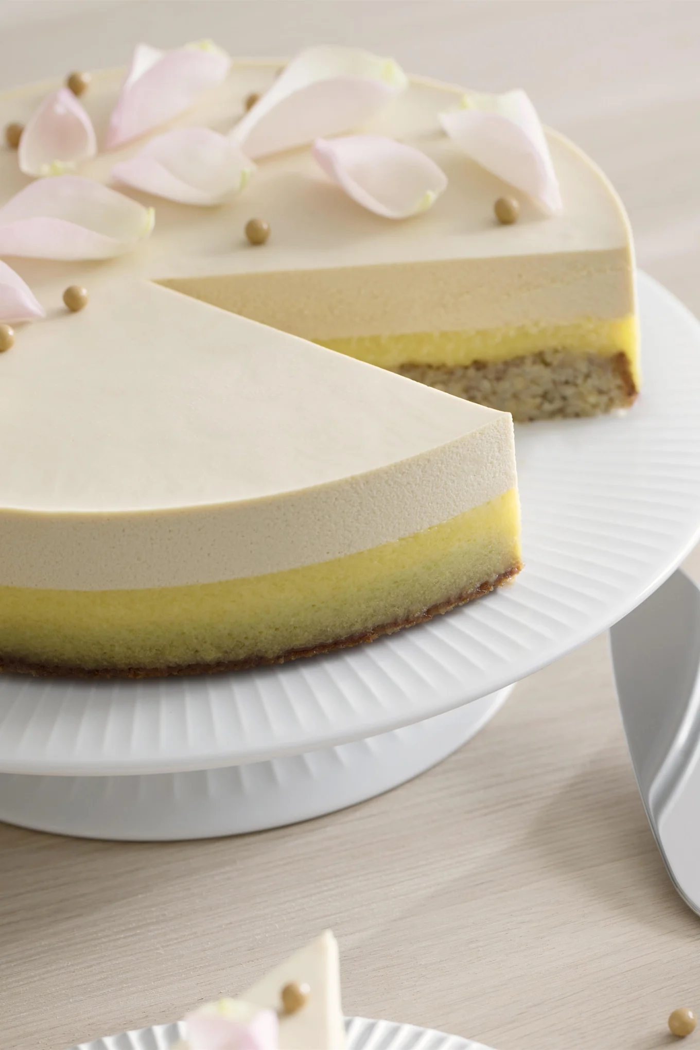 Backen Sie eine Torte zum Valentinstag und servieren Sie sie auf dem Hammershoi-Tortenteller von Kähler.