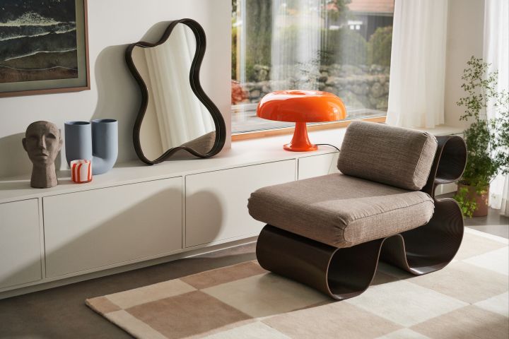 Mit Ekbacken Studios ist es einfach, eine nachhaltige Wahl zu treffen. Das Unternehmen stellt mit Hilfe von 3D-Druckern Möbel aus alten Fischernetzen her, wie den Eel Lounge Chair in der Farbe Chocolate.