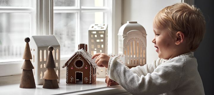 Dekorieren mit traditioneller skandinavischer Weihnachtsdekoration – Hängende Weihnachtssterne aus Papier, wie der hier gezeigte Oslo Stern, sind sehr skandinavische Dekorationen zur Weihnachtszeit. 