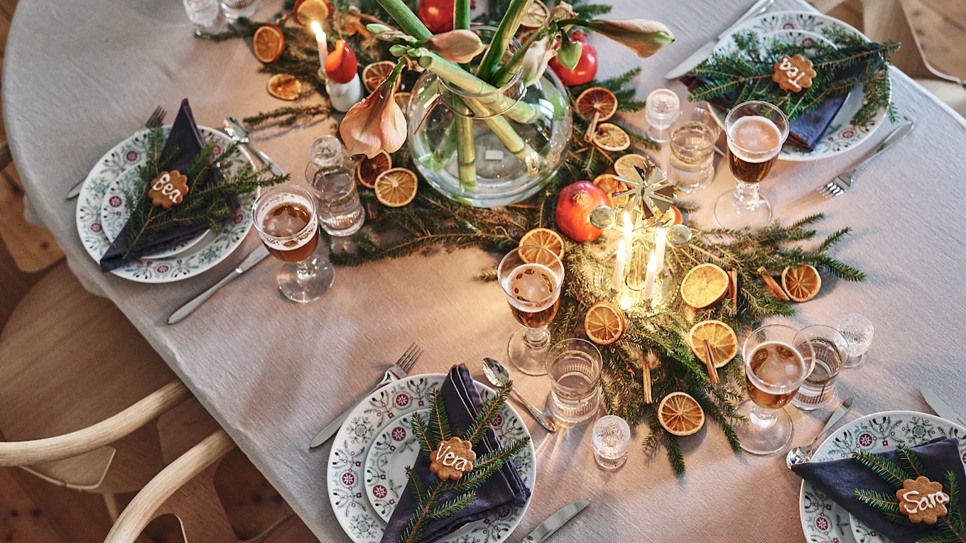 Weihnachtliche Tischdekoration wie im Märchen
