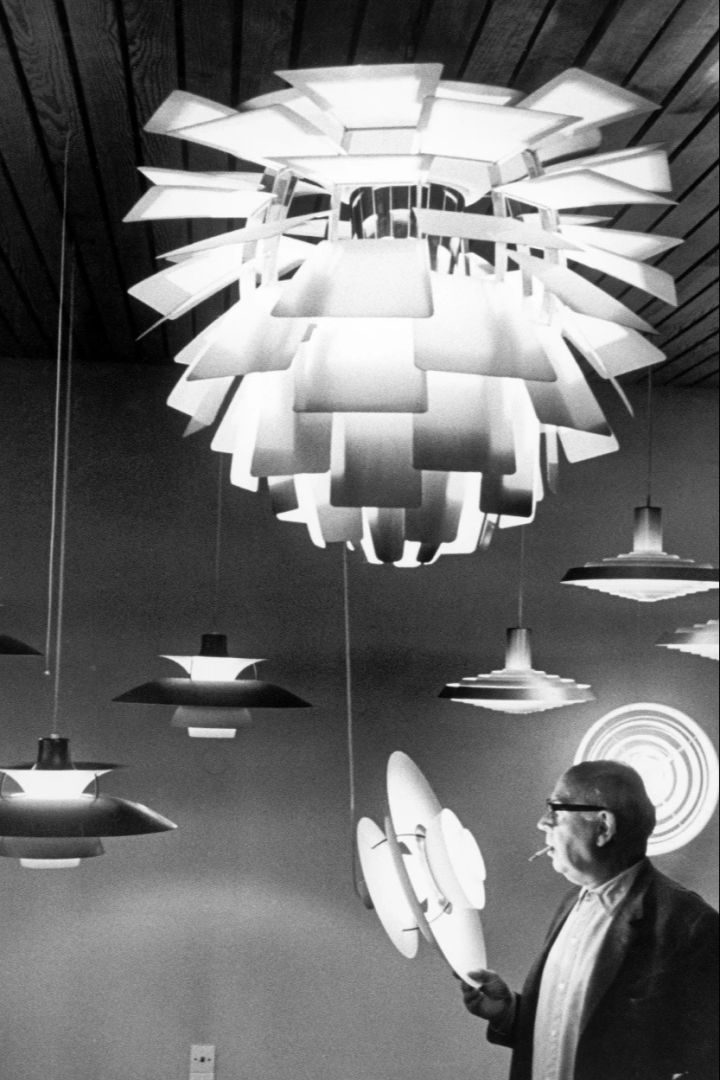 Poul Henningsen schuf auch den berühmten Beleuchtungsklassiker Artischoke oder Cone, wie er auch genannt wird. Diese exklusive Deckenleuchte besteht aus 72 Metallblättern, die von Hand zusammengesetzt werden, um die charakteristische Form zu schaffen, die viele Menschen kennen.