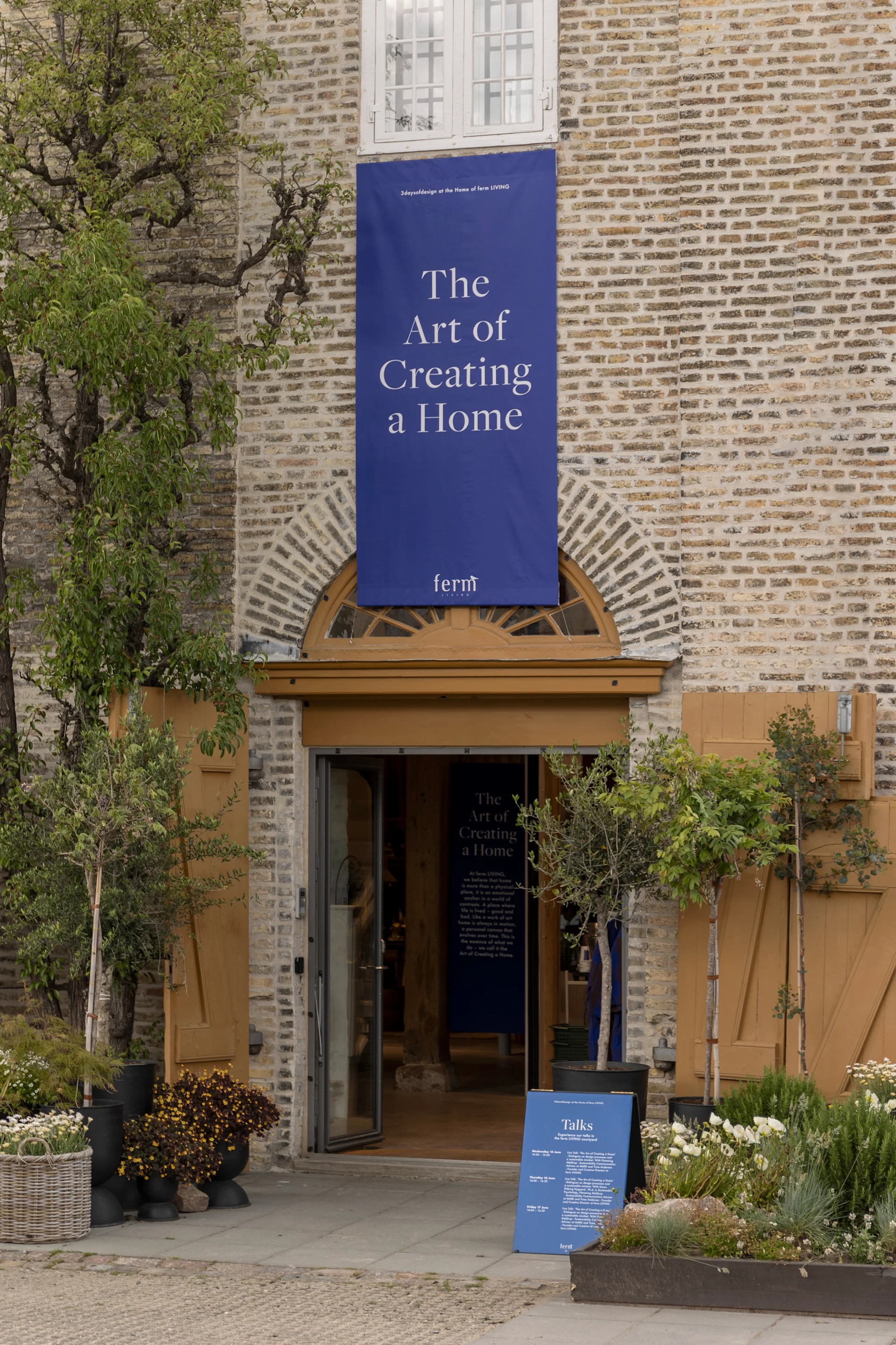 Hier sehen Sie den Eingang zum Showroom von ferm LIVING in Kopenhagen, Dänemark.