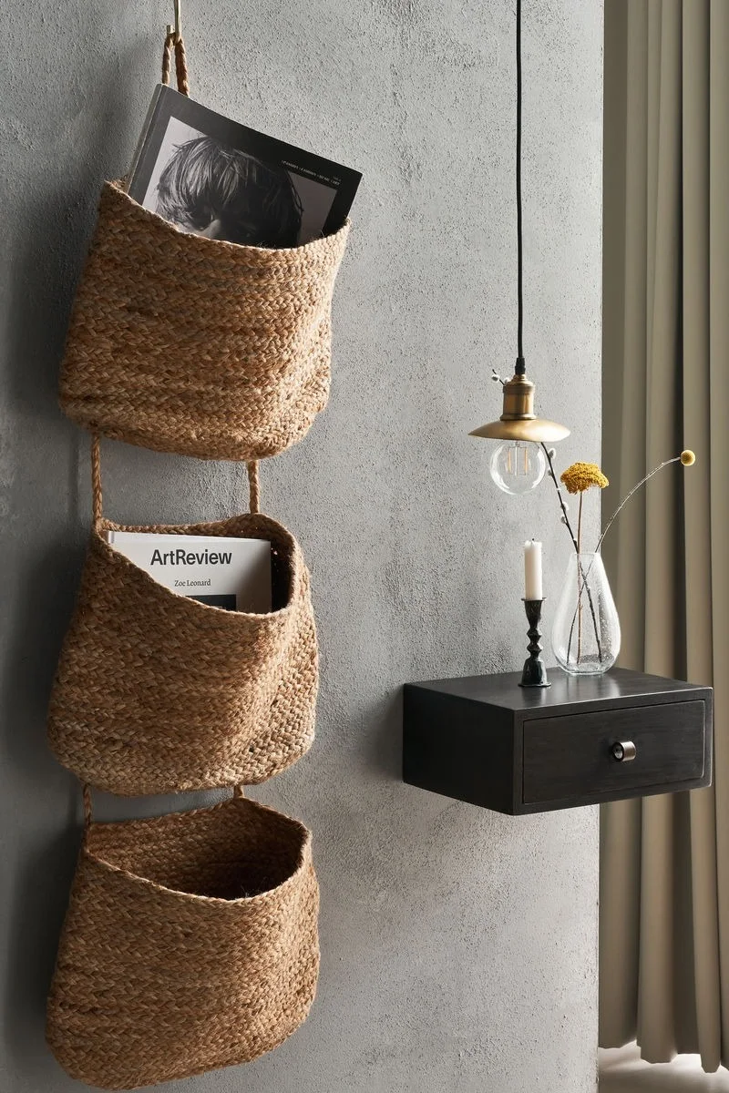 Praktische Wanddeko im Boho-Stil - die Ramla Verwahrungskörbe von House Doctor.