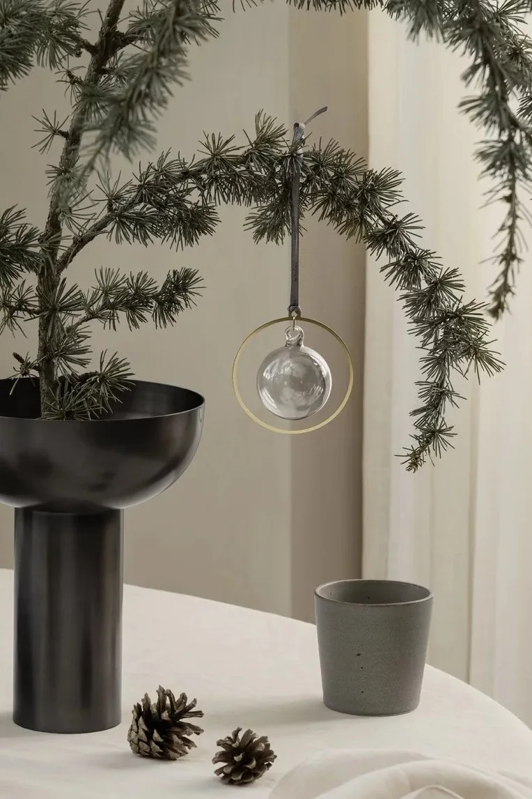 Der Mistletoe-Kerzenhalter von Cooee Design ist eine traditionelle Ergänzung deiner Weihnachtsdekoration für 2025.