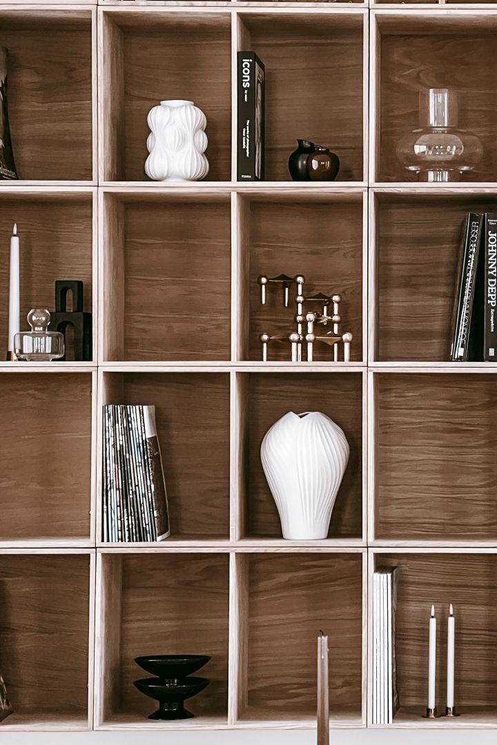 Deko-Ideen für Ihr Bücherregal: Inspirationen aus dem Haus von Anela Tahirovic @arkihem, für die Ausgewogenheit, Proportionen und Vielfalt die drei wichtigsten Regeln für die Dekoration ihres Bücherregals sind.