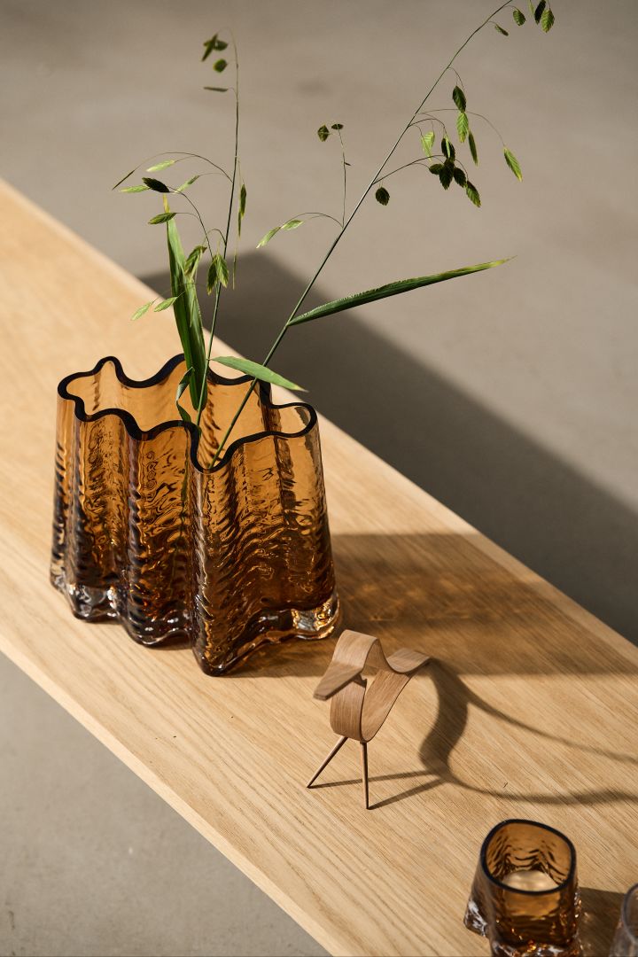 Geschenkidee für Weihnachten: Eine stilvolle Vase ist immer ein tolles Weihnachtsgeschenk, hier sehen Sie die Gry Vase von Cooee Design.