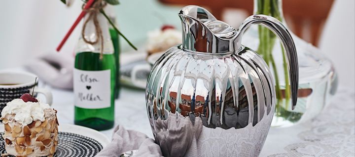 Die Thermoskanne Bernadotte von Georg Jensen ist ein großartiges Hochzeitsgeschenk für das Brautpaar. 