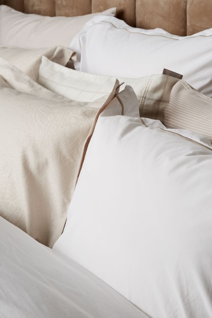 Schaffen Sie ein Schlafzimmer wie im Hotel: Dafür benötigen Sie luxuriöse Bettwäsche, hier in Weiß und Creme aus der Hotel-Kollektion von Lexington.