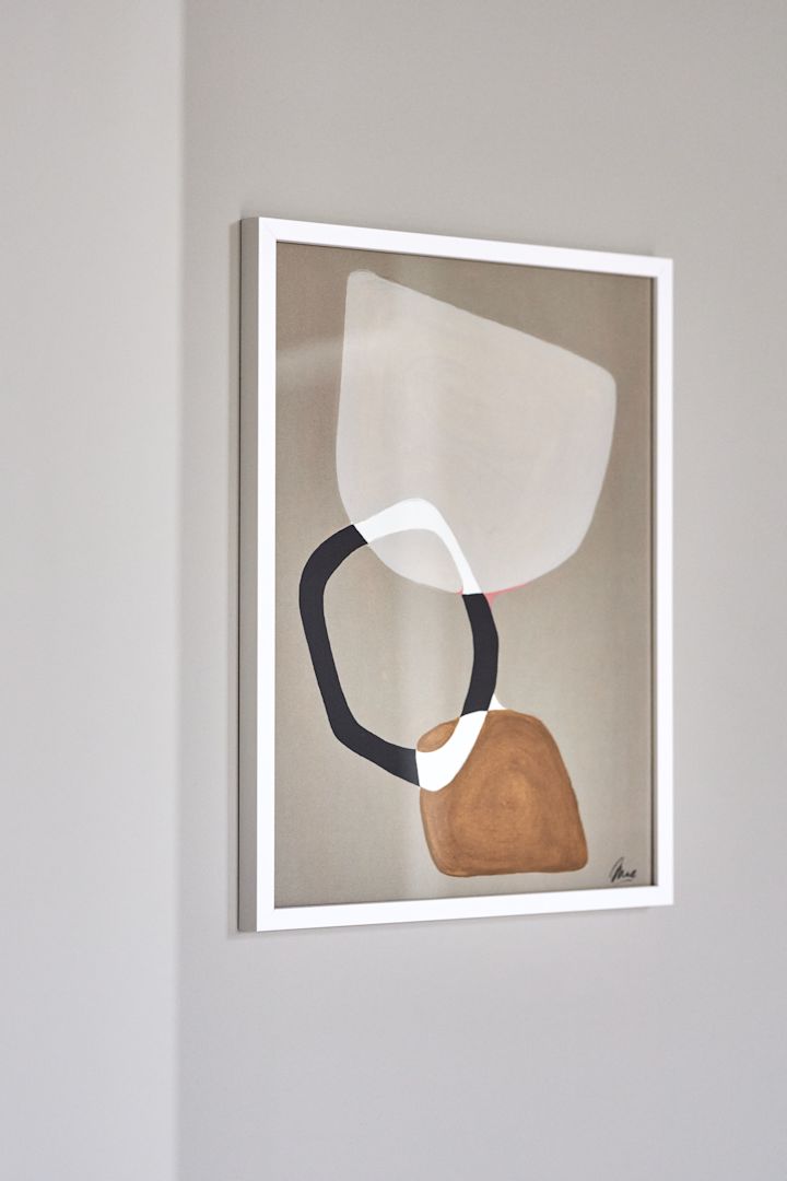 Poster sind Teil der Wohntrends im Herbst 2021 – wie hier das Composition Poster von Paper Collective mit herbstlichen Farbtönen.