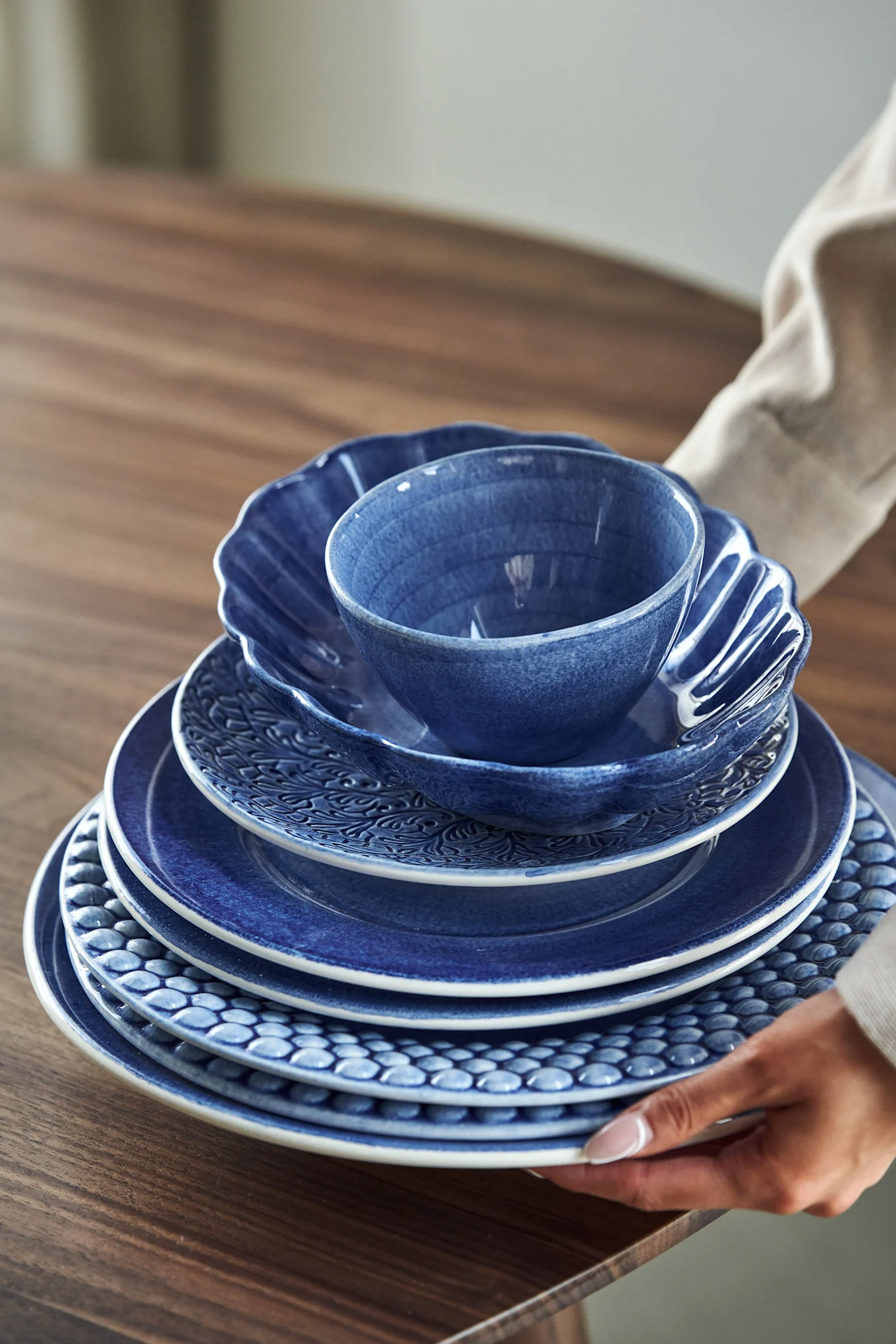 Schalen und Teller in Blau aus den Serien Mateus MSY, Oyster, Lace, Basic und Bubbles.