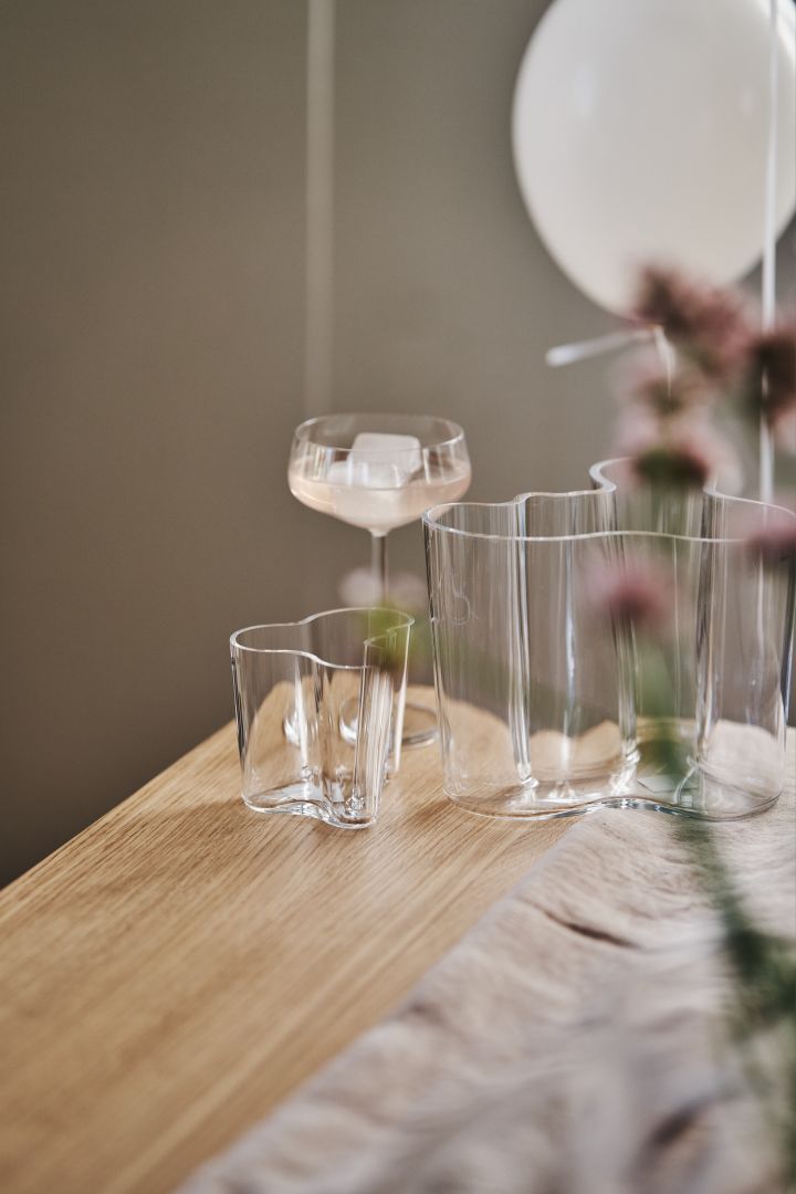 10 Geschenke für jeden Anlass – hier die Alavar Aalto Vase von Iittala.