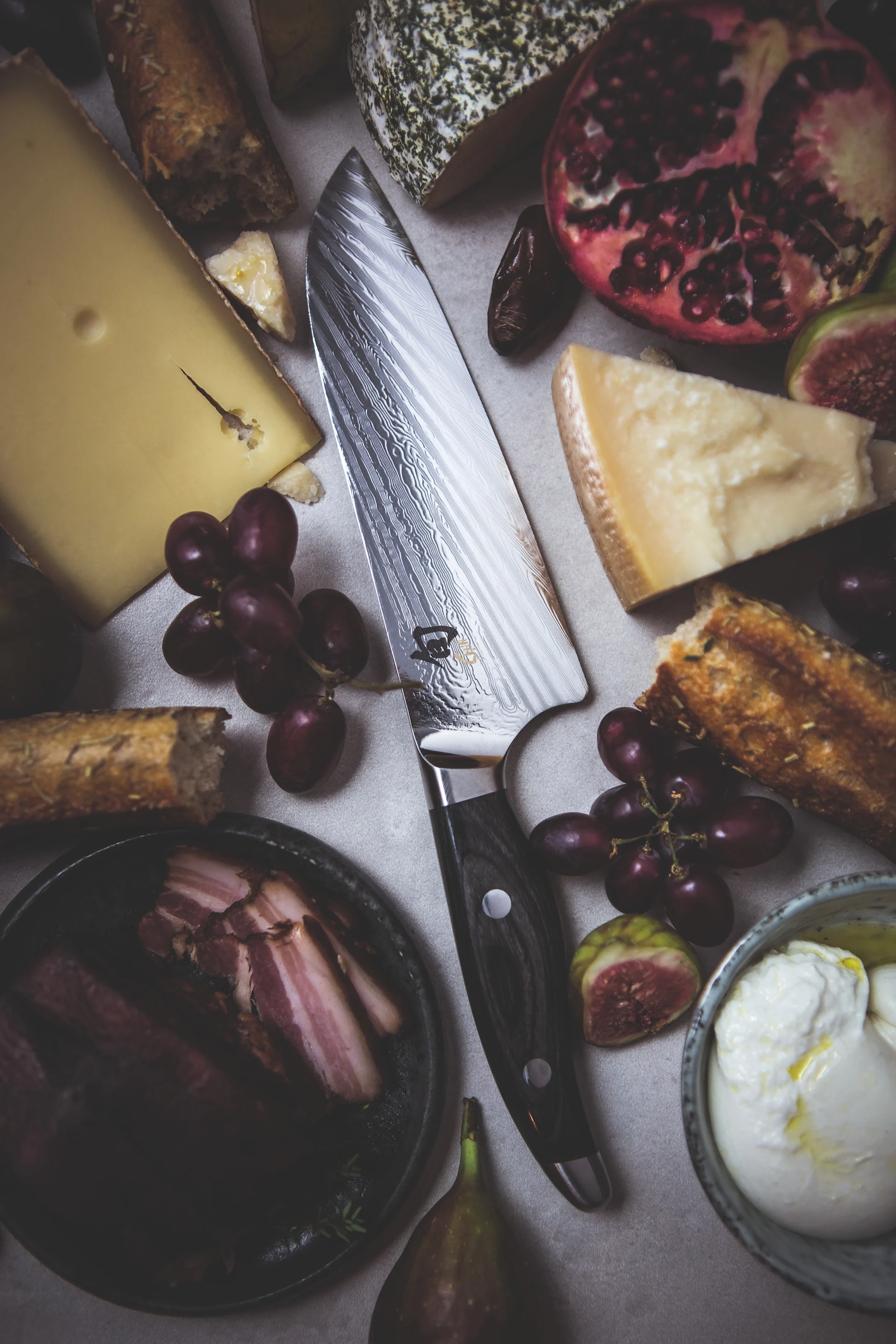 Das Kai Shun Nagare Allzweckmesser ist für Profi- und Hobbyköche gleichermaßen geeignet. In unserem Messer Guide erfahren Sie, wie Sie die Messer pflegen müssen. 