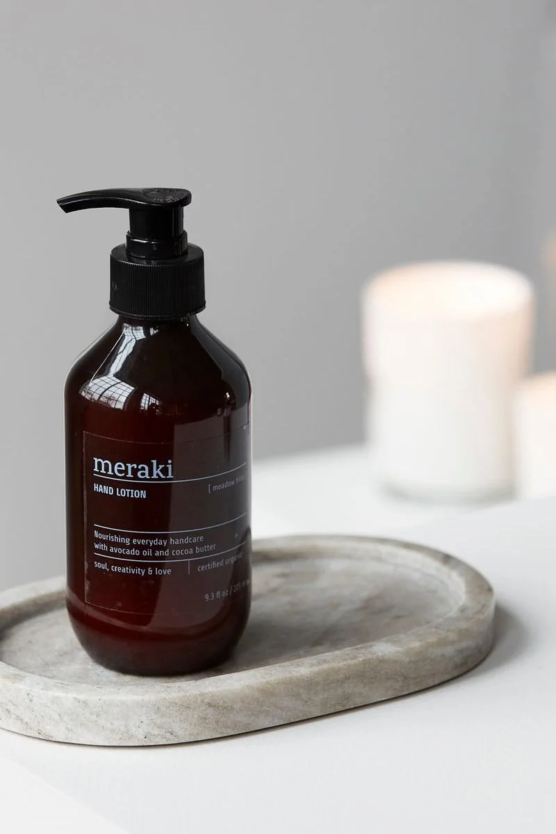 Die Meraki Handcreme pflegt hart arbeitende Hände, was sie zu einem tollen Geschenk zum Vatertag macht.