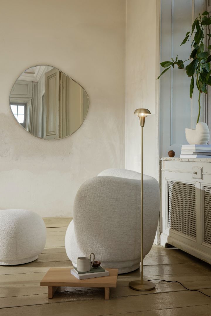 Stylische Spiegel für ein luxuriöses Zuhause - Der trendige Pond Spiegel von Ferm verleiht Ihrem Wohnzimmer durch seine runde und verspielte Form einen einzigartigen Touch.