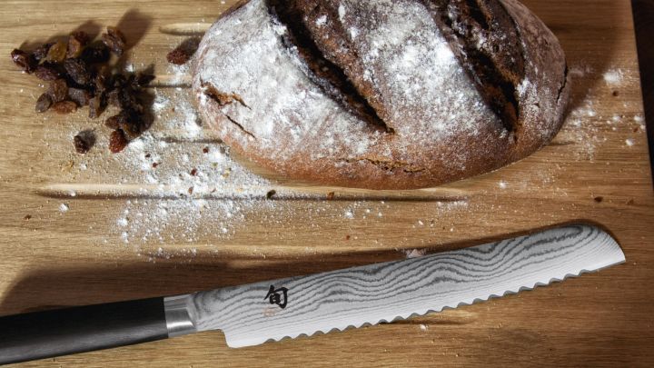 Das Kai Wasabi Brotmesser schneidet die perfekte Scheibe Brot. 