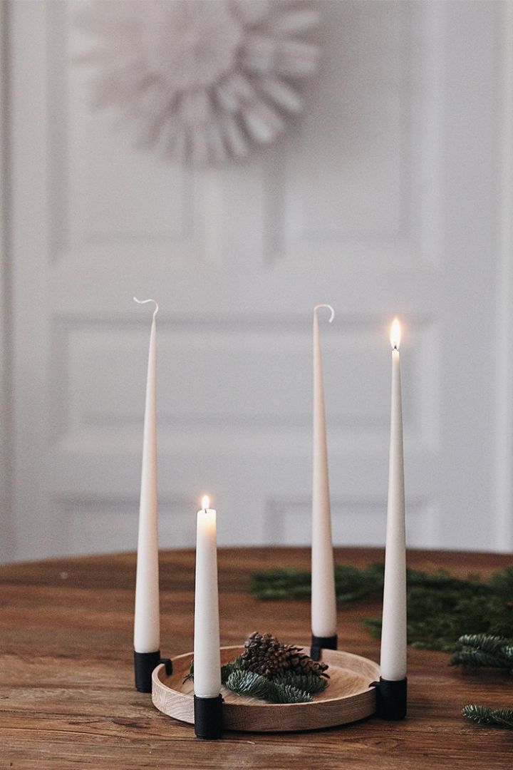 Der Adventsleuchter Luna mit Kerzen von Ester & Erik ist eine wunderschöne Adventsdekoration und passt perfekt in die Vorweihnachtszeit.
