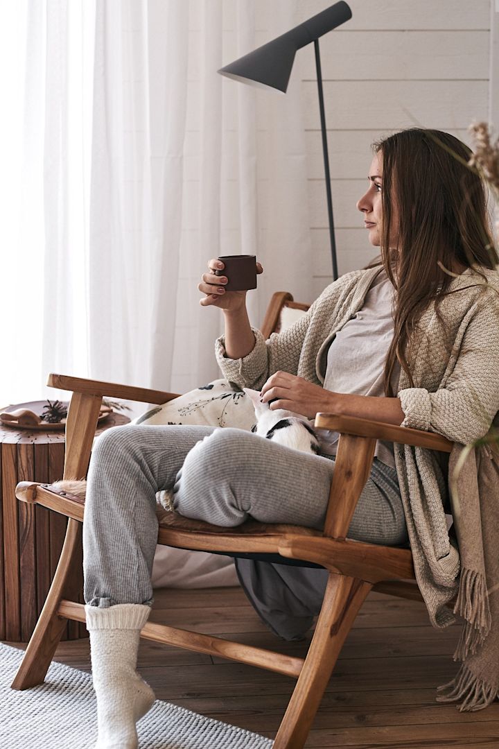 Eine gemütliche Ecke, in der man den Kaffee genießen und die Katze auf dem Schoß ausruhen kann.