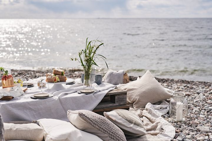 Ein luxeriöses Strandpicknick ist nur eine von vielen Aktivitäten die Sie diesen Sommer unbedingt ausprobieren sollten