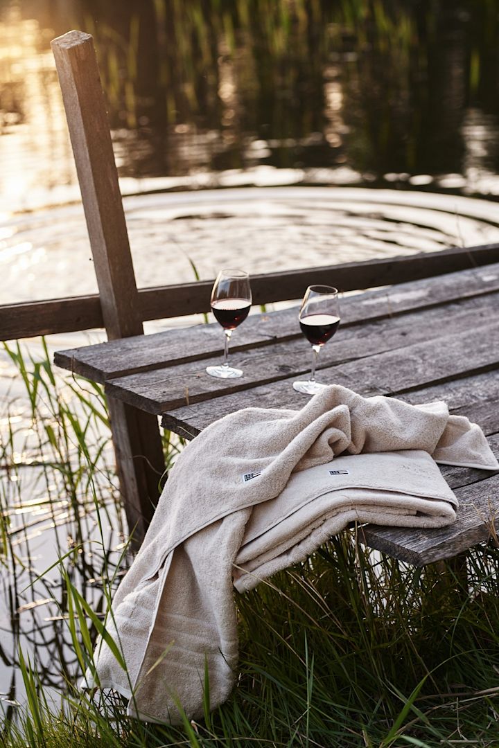 Ein abendliches Bad im See ist eine perfekte Sommer Aktivität