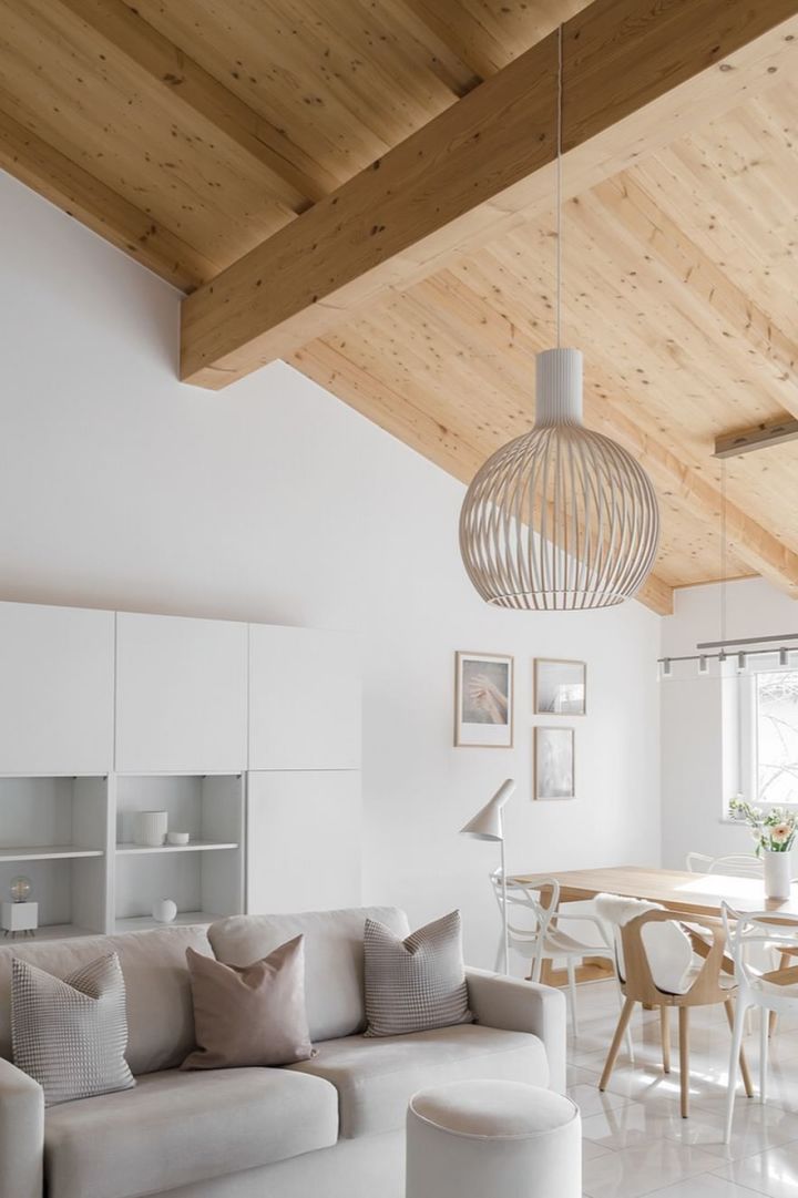 Boho und weitere Einrichtungsstile: Hier sehen Sie den sehr klassisch skandinavisch eingerichteten Wohn-und Essbereich der Instagram Userin @wiesoeigentlichnicht.