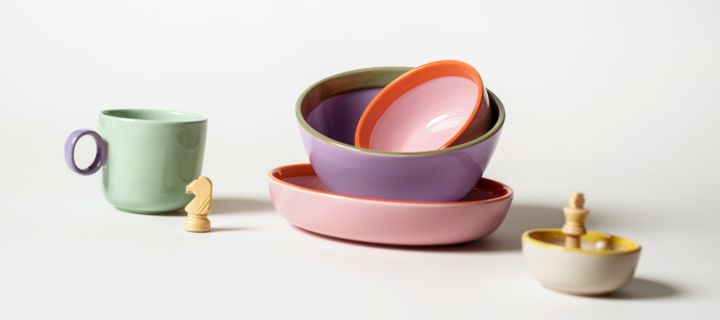 Die Play-Kollektion von Iittala: Hier sehen Sie Geschirr in Form von Schalen und Bechern in Pastelltönen aus der neuen Play-Kollektion von Iittala.