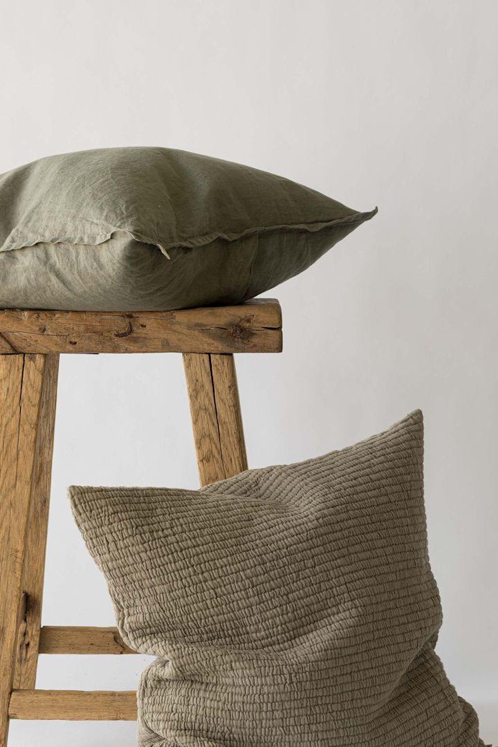 Lassen Sie sich von der grünen Natur für einen der Top Herbsttrend inspirieren. Hier sehen Sie die grünen Brick Kissenbezüge von Tell Me More.