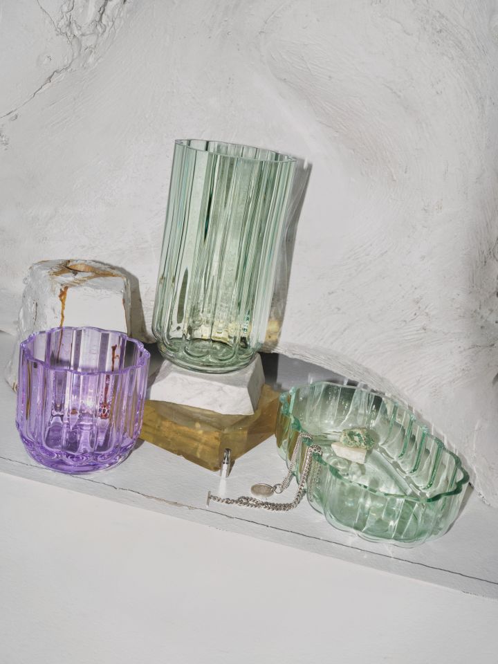 Iittala Play-Kollektion: Hier sehen Sie eine Vase und Glasschalen aus der Iittala Play-Kollektion.