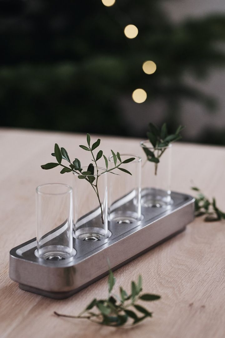 Der Kerzenhalter Stumpastaken ist die perfekte Geschenkidee zum Jahrestag für Paare, die skandinavisches Design lieben. 