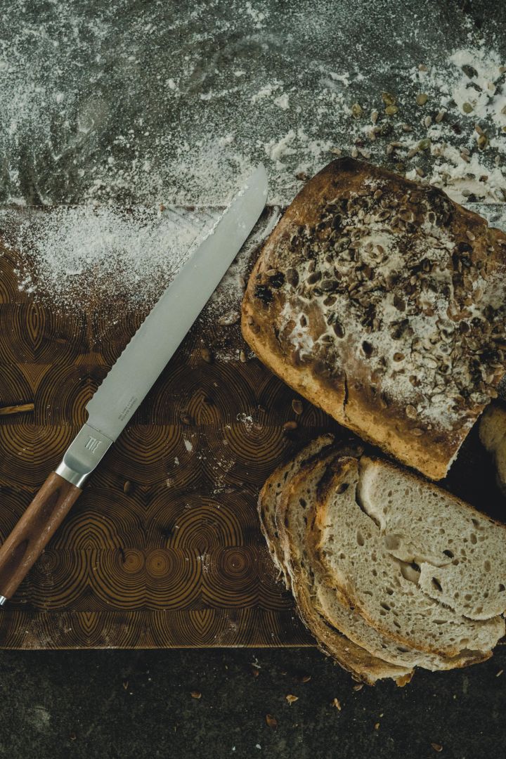 Das Brotmesser aus der Norden-Serie hat den gleichen eleganten Holzgriff und gehört zu unseren Top-Tipps in unserem Messer Guide.