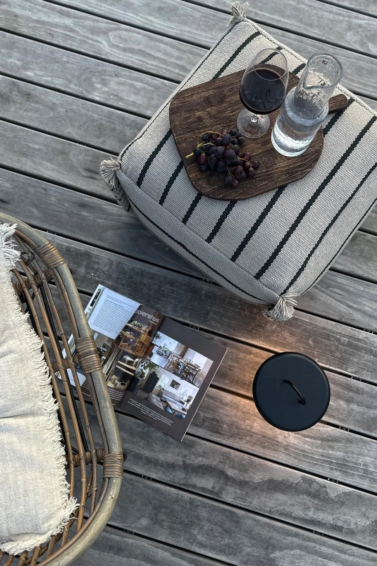 Das Lina-Sitzkissen von OYOY liegt hier auf dem Balkon von @stillers.home und verleiht ihrem Balkon den perfekten Boho-Look.