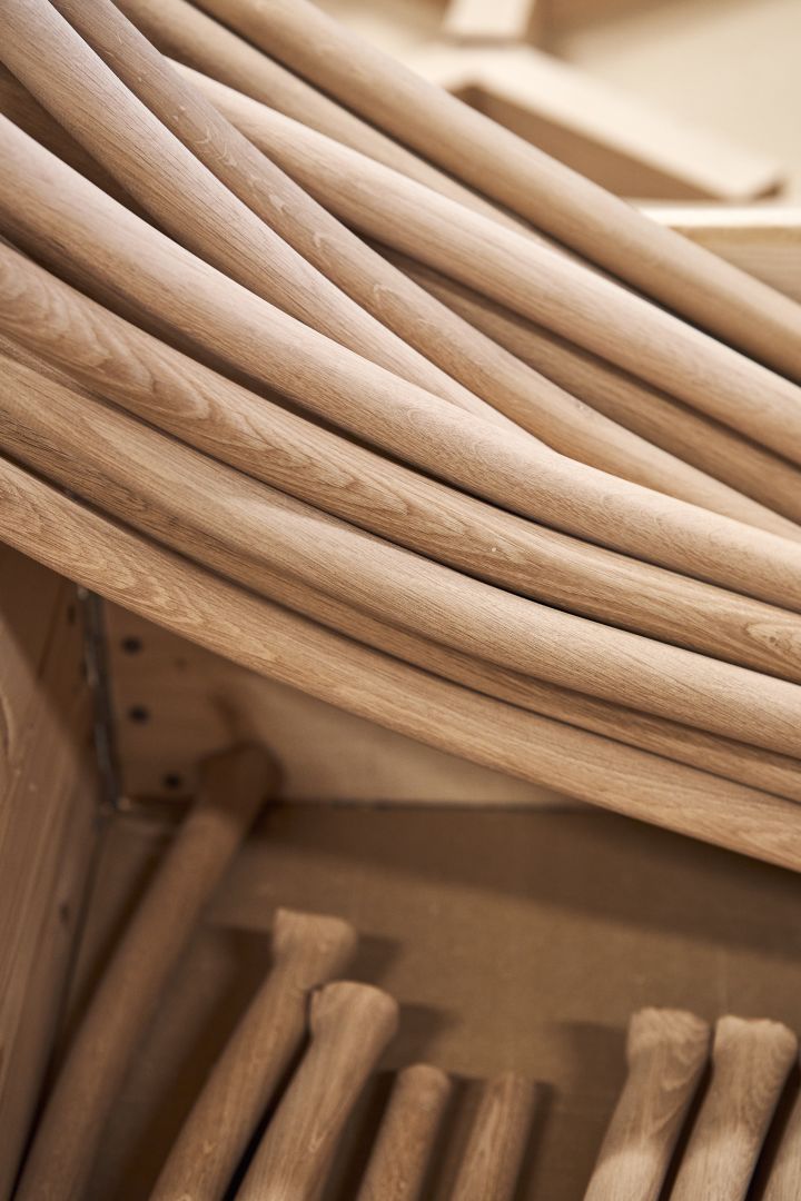 Gärsnäs: In der Fabrik in Gärsnäs werden alle Teile der Möbel einzeln hergestellt und dann zusammengesetzt, hier ein Bild von Rahmen und Stuhlbeinen.