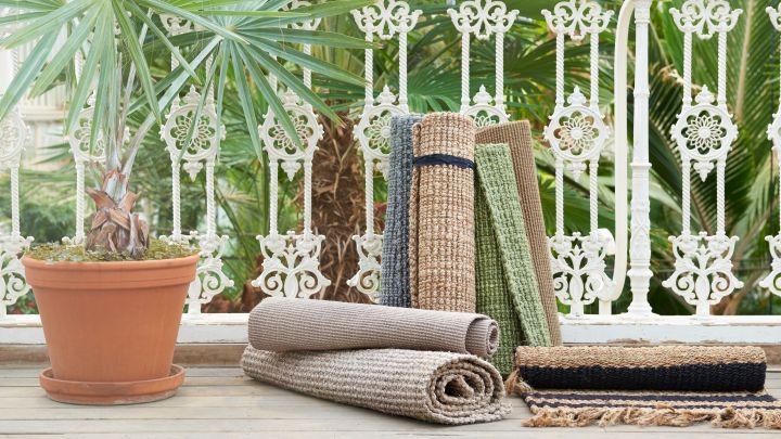 Teppiche auf dem Balkon müssen robust und langlebig sein – hier diverse Teppiche von Dixie.