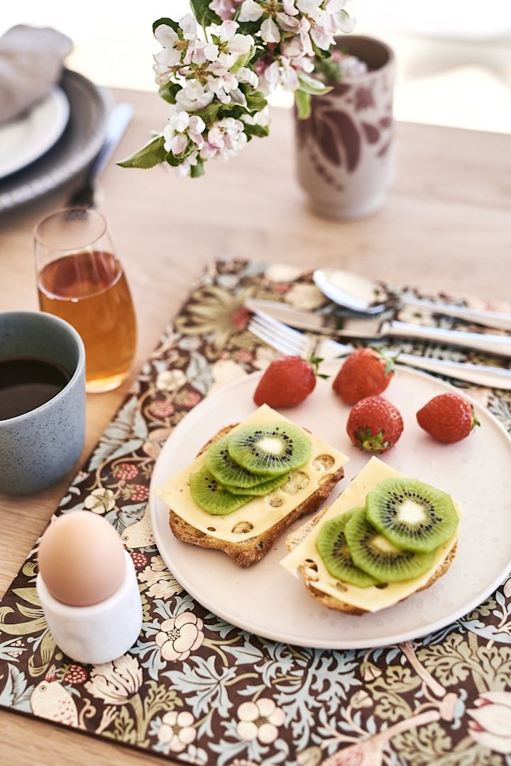 Tischdeko für den Sommer – verspielte Untersetzer für ein buntes Frühstück.